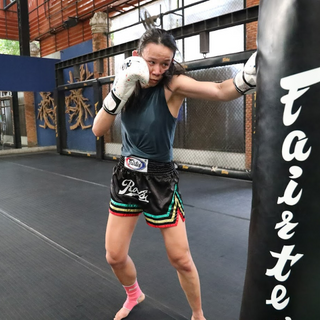 How to Build a Boxing Bag Routine That Mimics a Real Muay Thai Fight