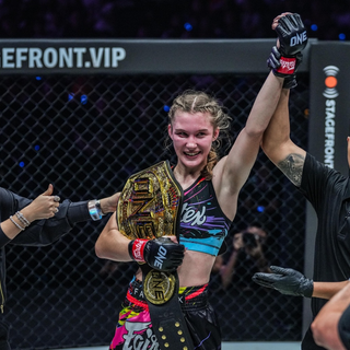 Smilla Sundell Defends Strawweight Title
