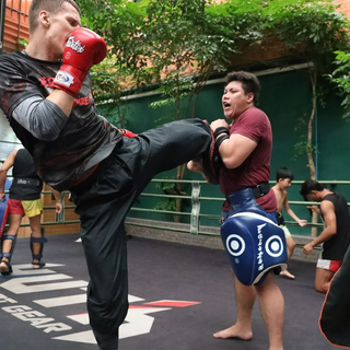 What to Look for in Muay Thai Sparring Gloves: Fit, Padding, and Protection